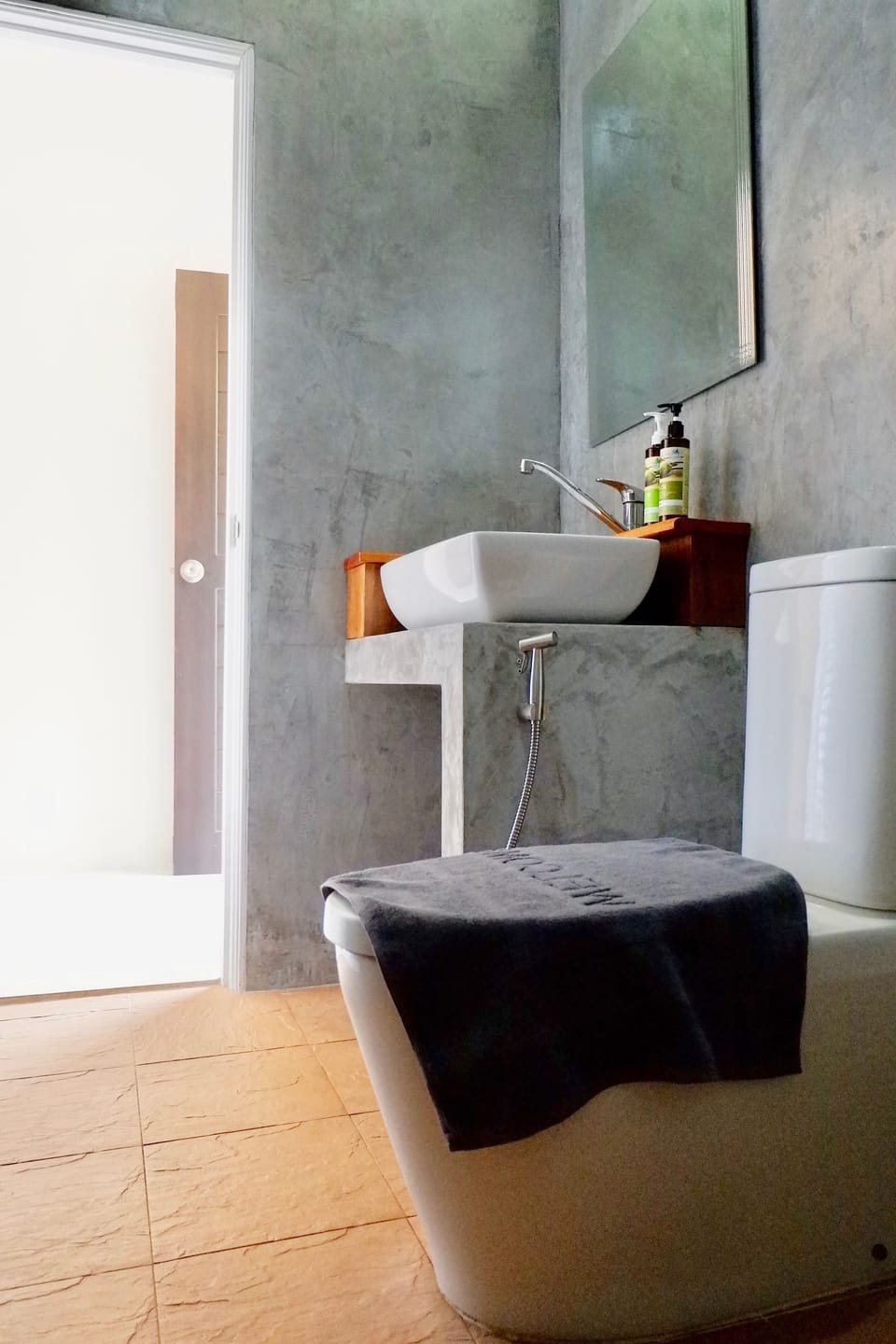 Bathroom sink