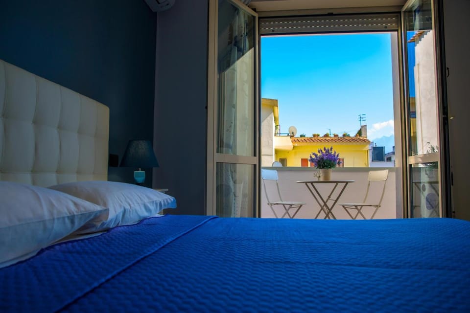 Deluxe Quadruple Room | Individually decorated, individually furnished, desk, laptop workspace