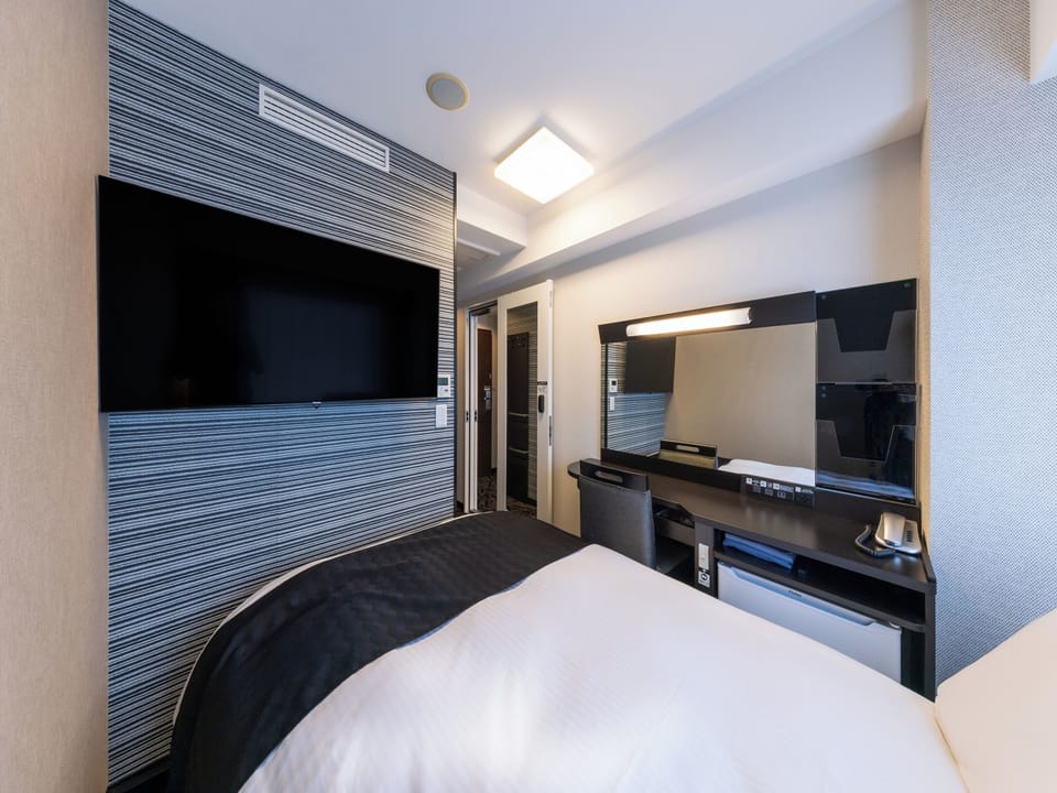 Premium bedding, down comforters, desk, blackout drapes
