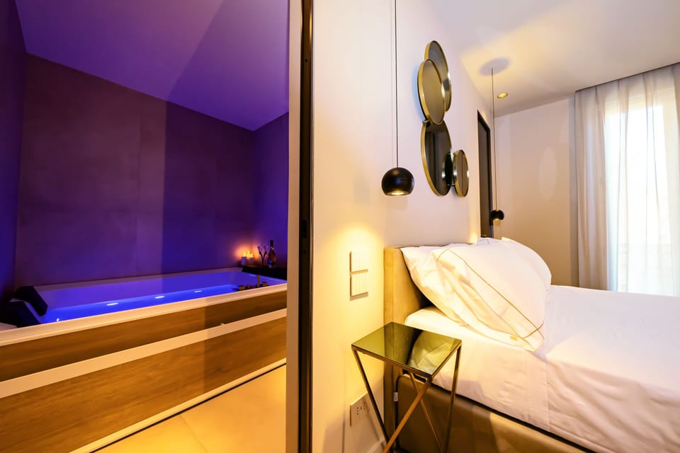 Studio Suite, Jetted Tub | Egyptian cotton sheets, premium bedding, down comforters, pillowtop beds