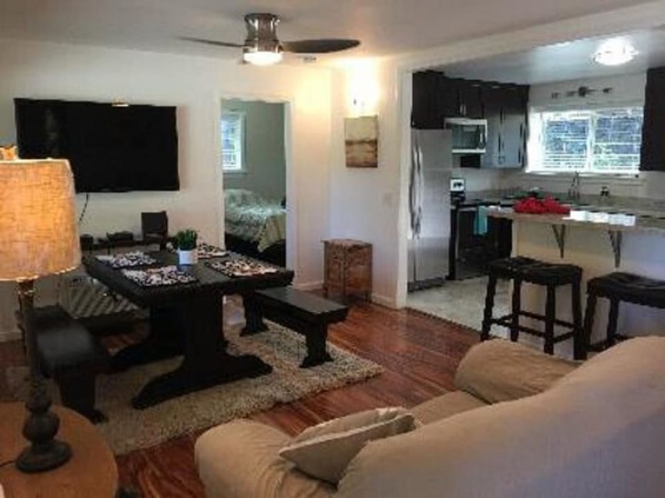 Family House, Private Bathroom, Lagoon View (Aaron's Beach House Priva) | Premium bedding, free WiFi, bed sheets