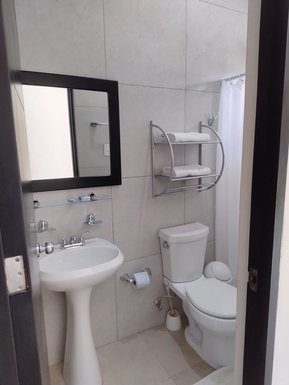Basic Single Room | In-room dining