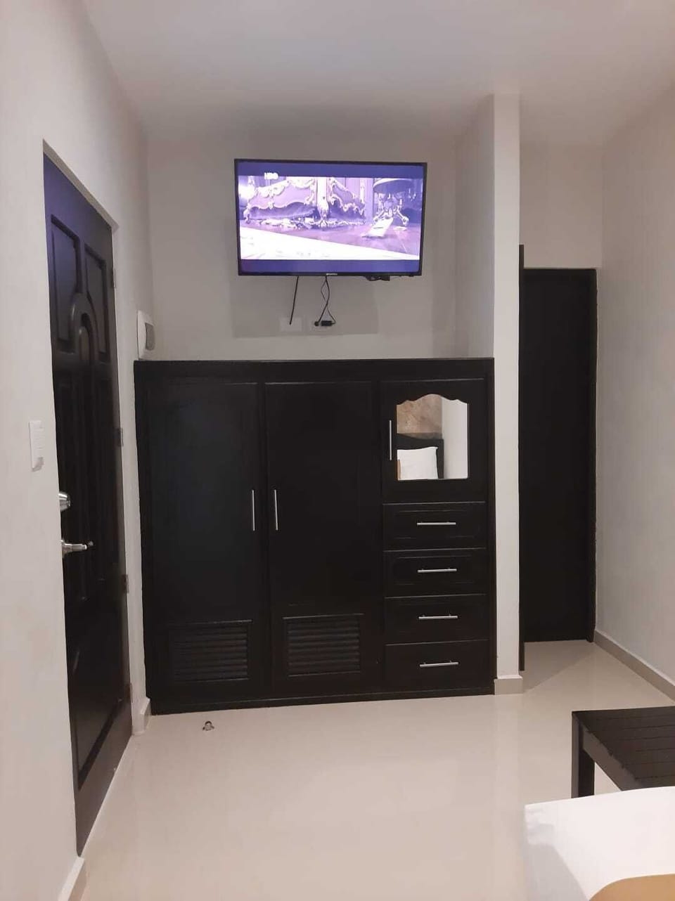 Basic Single Room | In-room dining