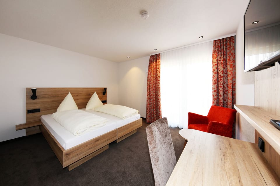 Single Room | Hypo-allergenic bedding, in-room safe, desk, soundproofing