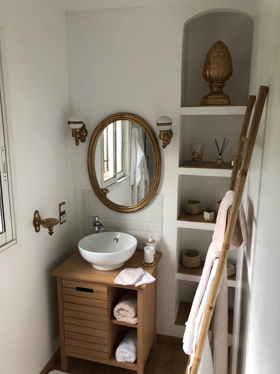 Honeymoon Suite (Luce) | Bathroom sink