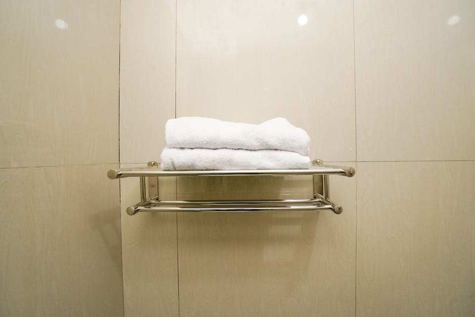 Standard Double Room | Bathroom amenities | Towels, toilet paper