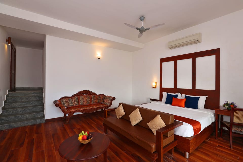 Superior Room | Desk, laptop workspace, iron/ironing board, free WiFi