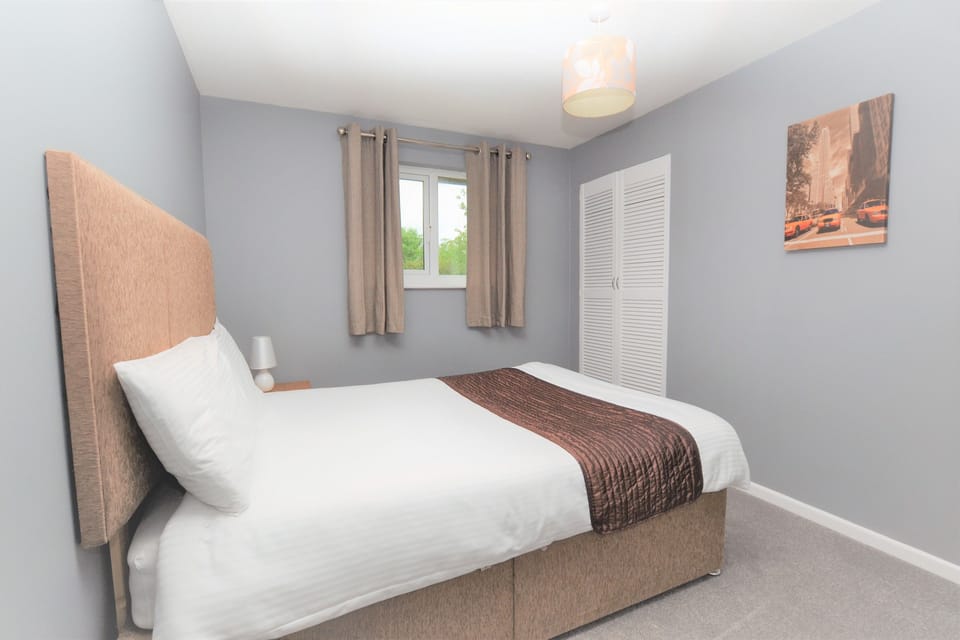 Desk, iron/ironing board, free WiFi, bed sheets