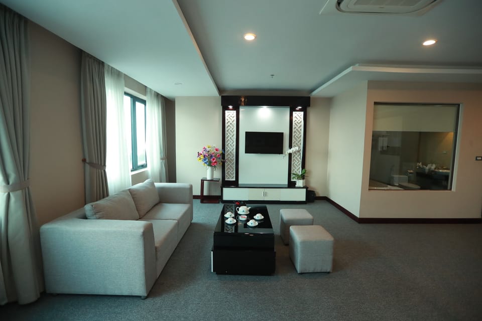 Junior Suite | Minibar, desk, laptop workspace, blackout drapes