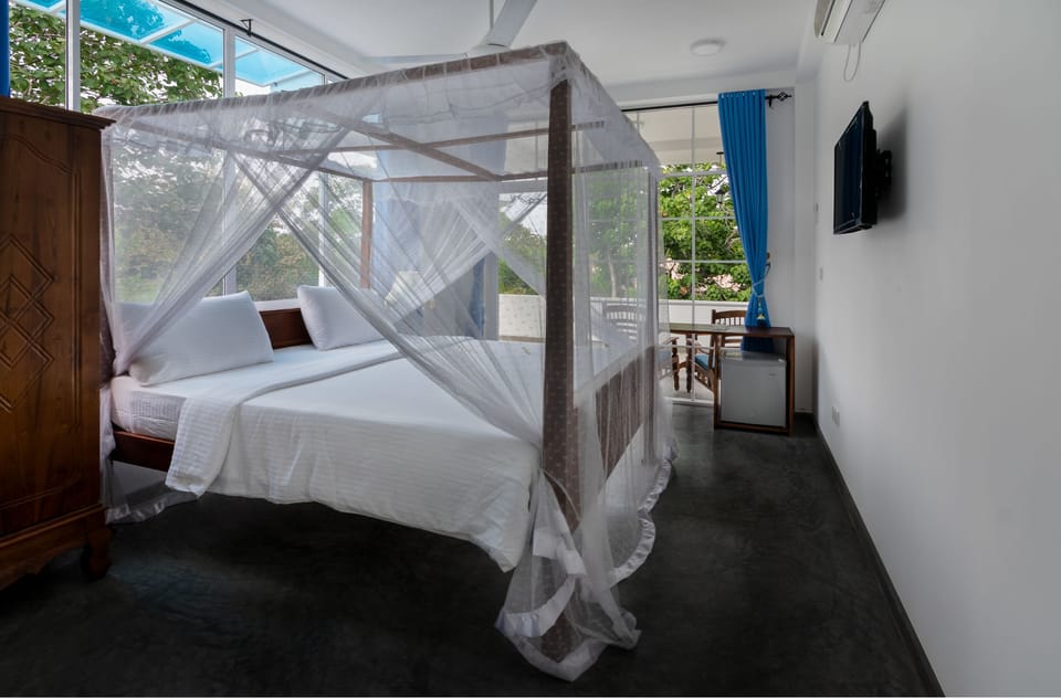 Luxury Room | 1 bedroom, individually furnished, laptop workspace, iron/ironing board