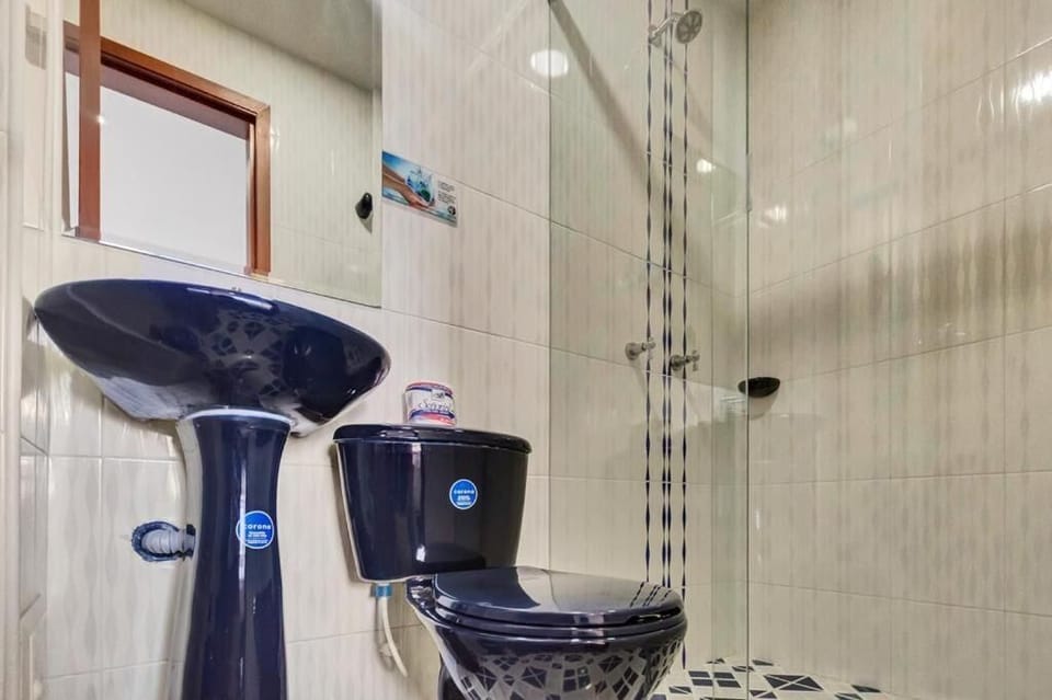 Shower, towels