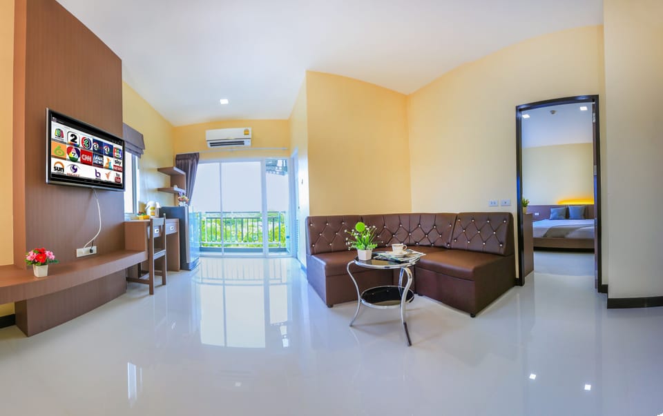 Deluxe Double Room | Living area