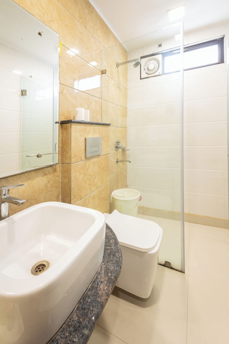 Deluxe Double Room | Bathroom | Eco-friendly toiletries, hair dryer, slippers, bidet