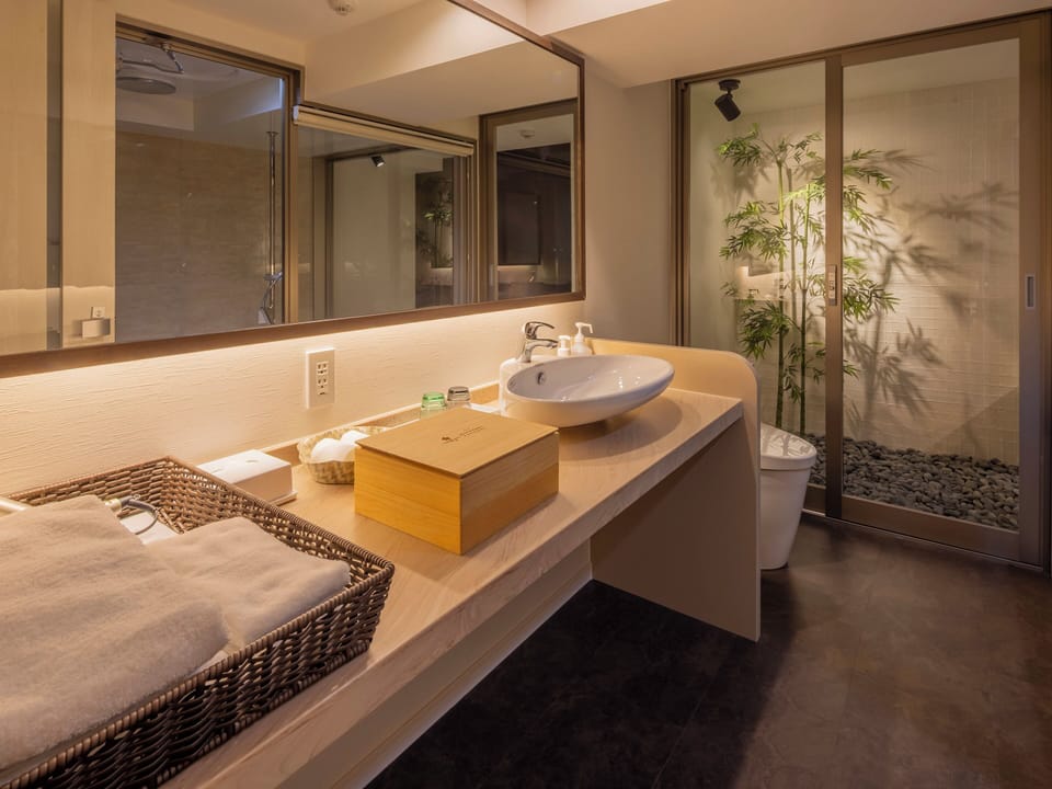 Moderate Twin Room B | Bathroom | Separate tub and shower, deep soaking tub, free toiletries, hair dryer