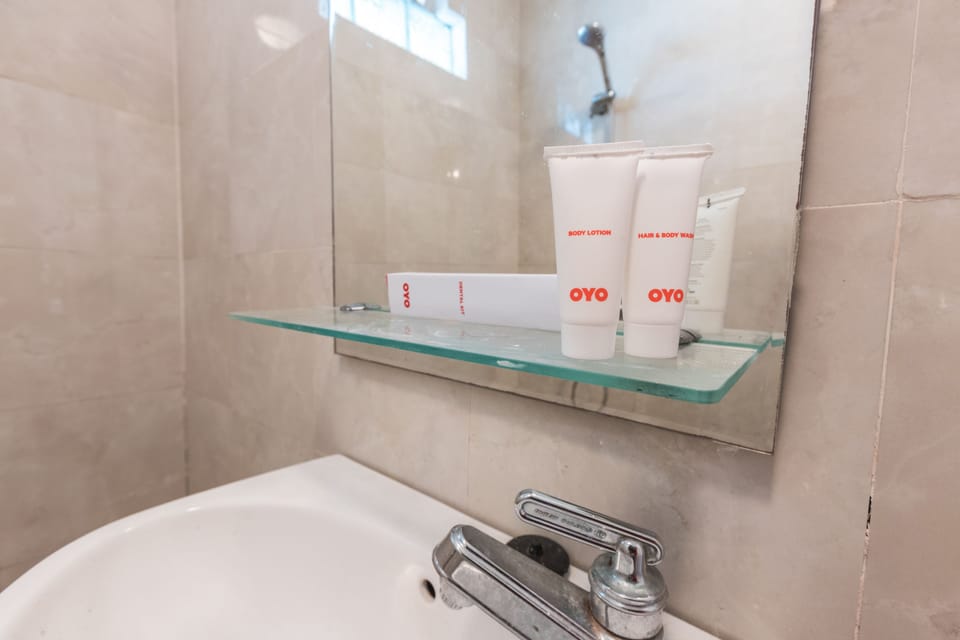 Standard Double Room | Bathroom amenities | Shower, towels