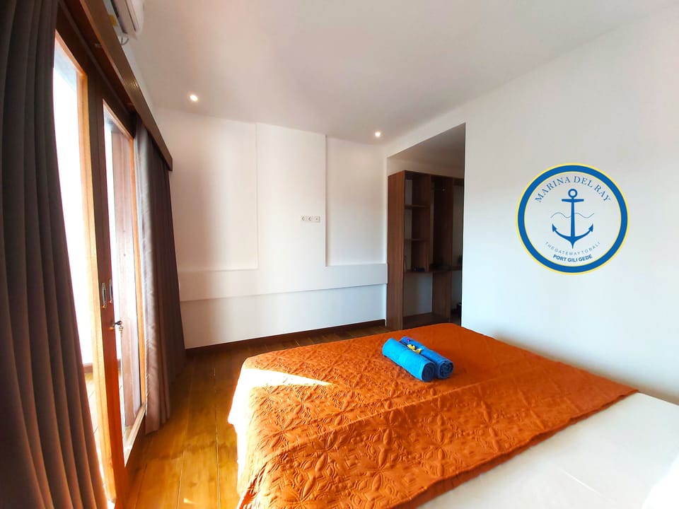 Marina View | In-room safe, desk, soundproofing, WiFi (free)