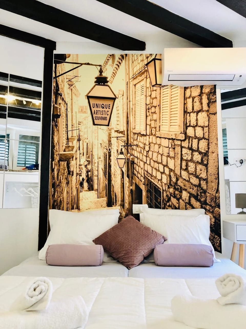 Romantic Room | Individually decorated, individually furnished, iron/ironing board