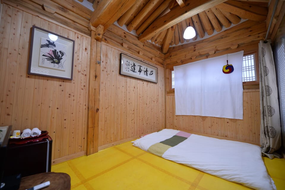 Traditional Studio (Byul-Chae) | Bed sheets