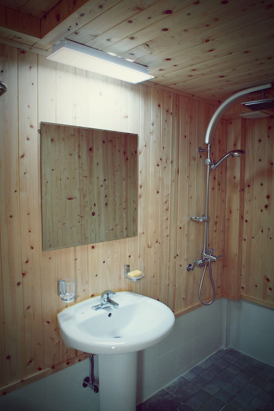 Traditional Studio (Byul-Chae) | Bathroom | Shower, hair dryer, towels, soap