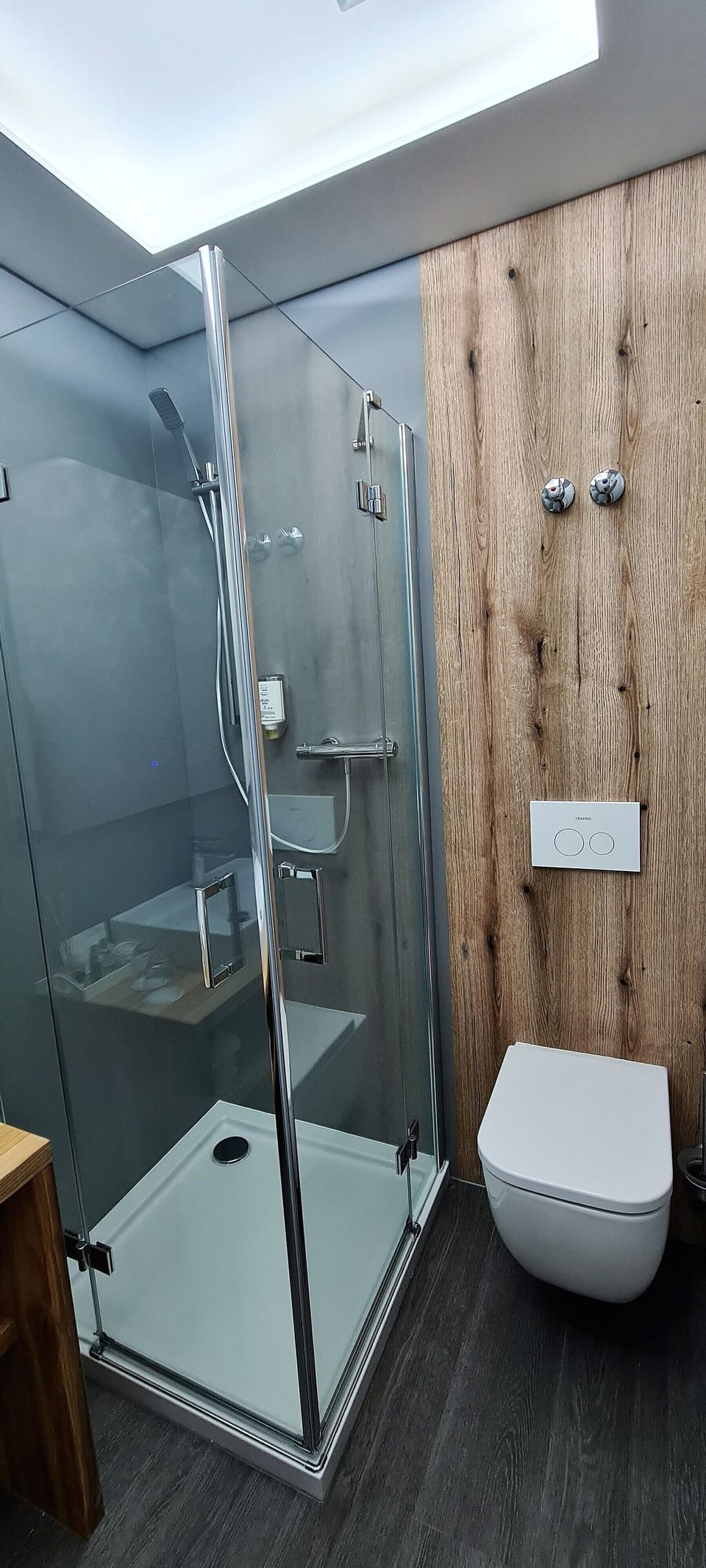Classic Double Room | Bathroom amenities | Shower, eco-friendly toiletries, hair dryer, bathrobes