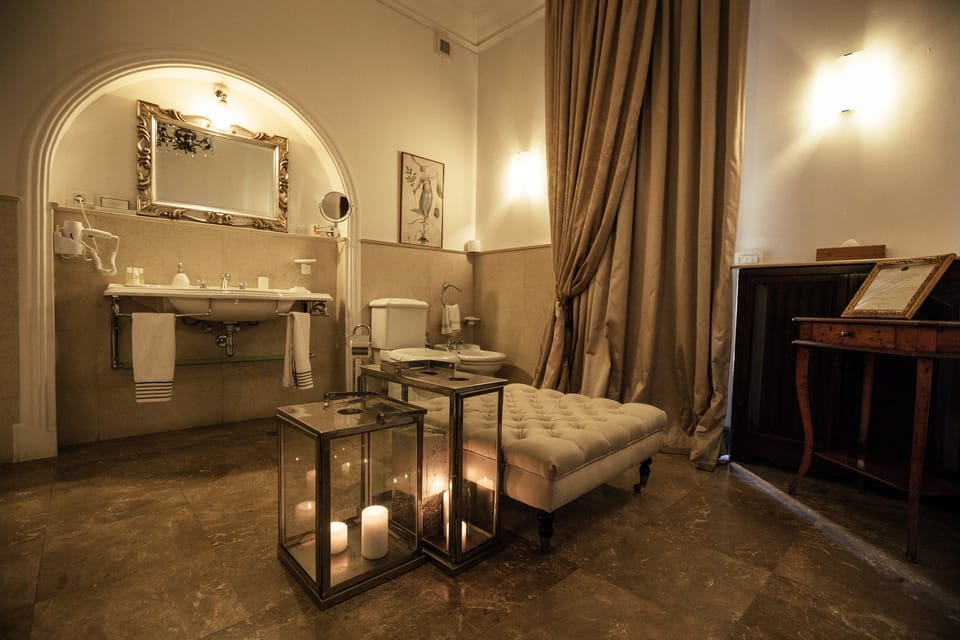 Premium Double Room, 1 Queen Bed | 1 bedroom, Egyptian cotton sheets, pillowtop beds, minibar