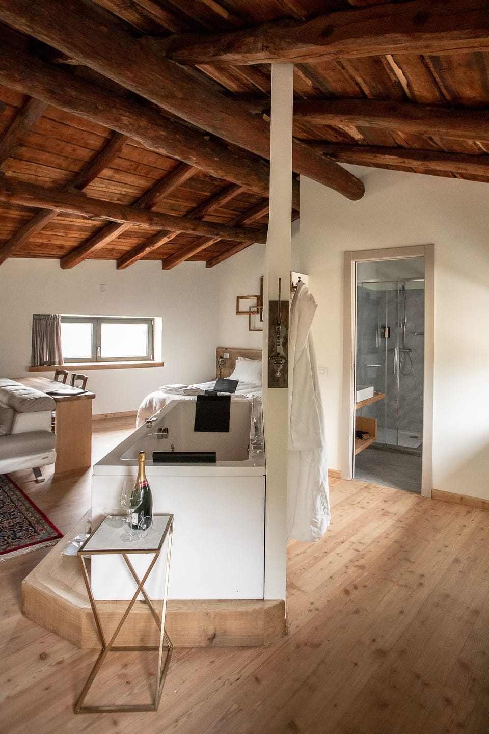 Deluxe Double or Twin Room | Living area | TV