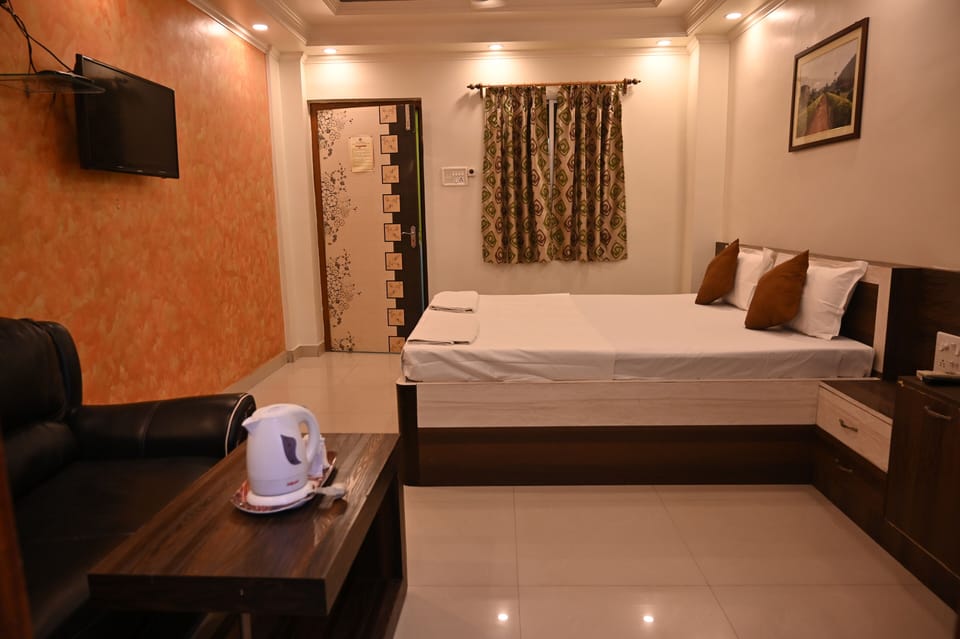 Superior Room | In-room safe, bed sheets