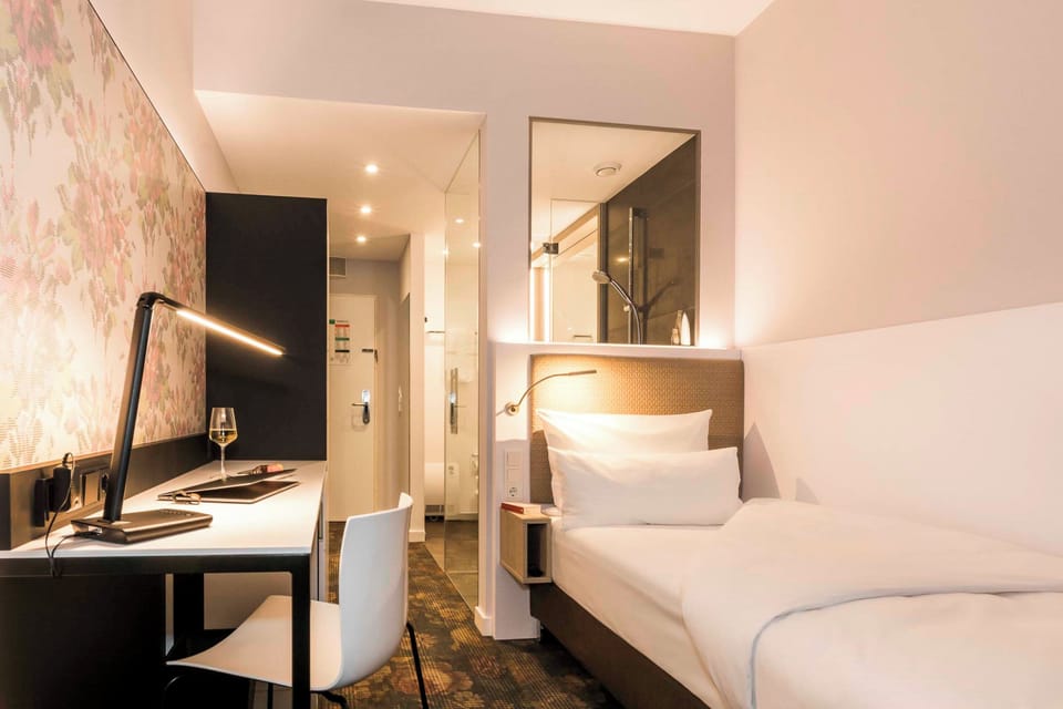 Business Single Room | Premium bedding, down comforters, pillowtop beds, in-room safe