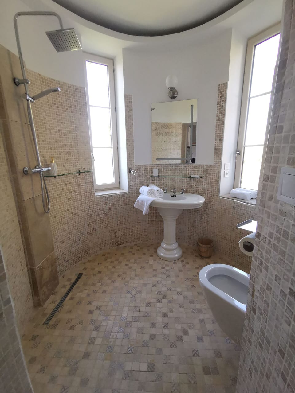 Grand Double Room | Bathroom | Hair dryer, towels, soap, shampoo