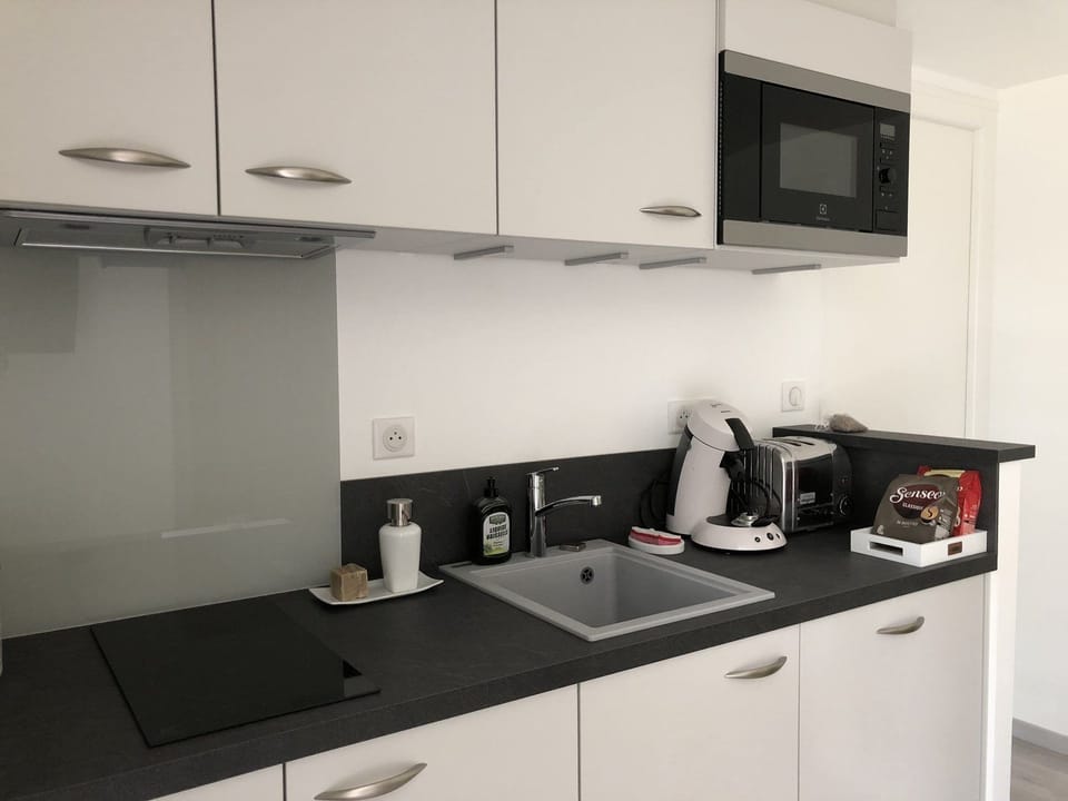 Comfort Studio | Private kitchen | Electric kettle, eco-friendly cleaning products