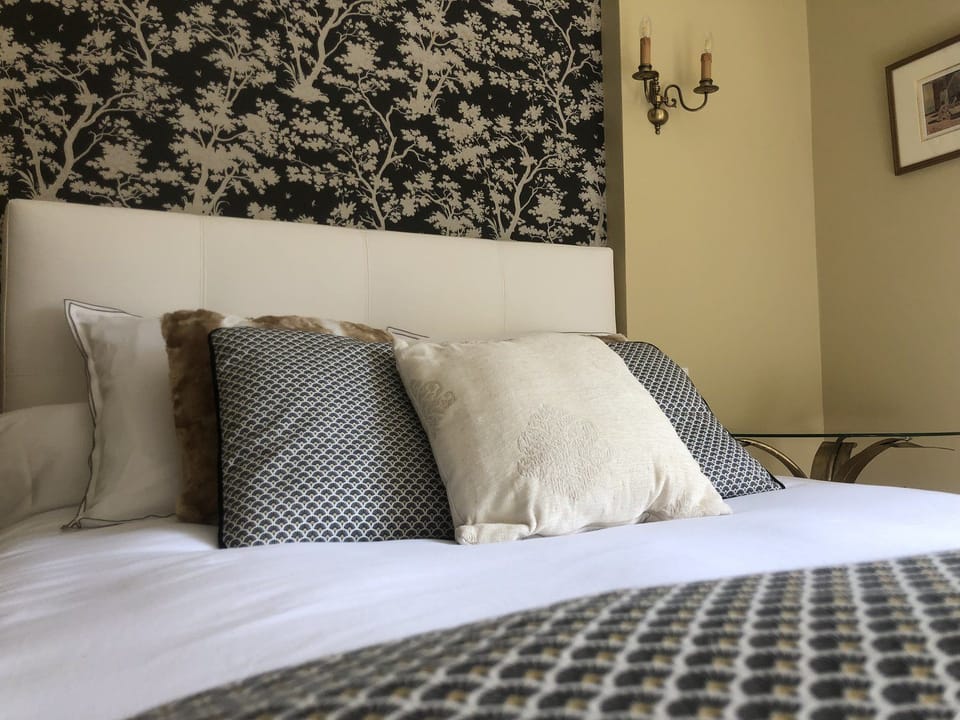 Deluxe Double or Twin Room (Dumas) | Frette Italian sheets, premium bedding, down comforters