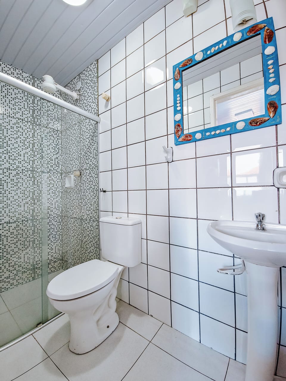 Family Quadruple Room | Bathroom | Shower, towels