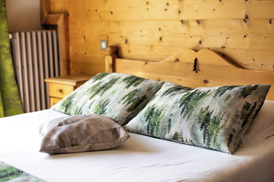 Double Room | Individually decorated, individually furnished, blackout drapes
