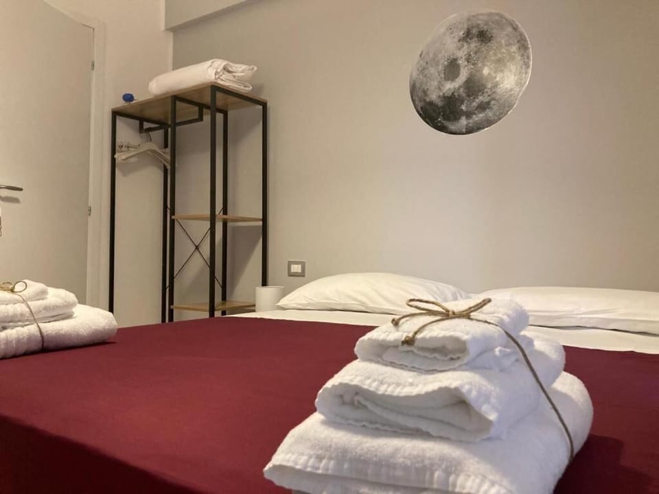 Desk, cribs/infant beds, free WiFi, bed sheets