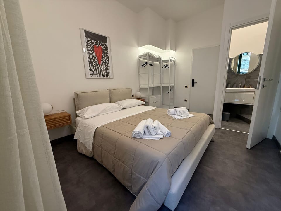 Classic Double Room, Ensuite | Minibar, desk, blackout drapes, soundproofing