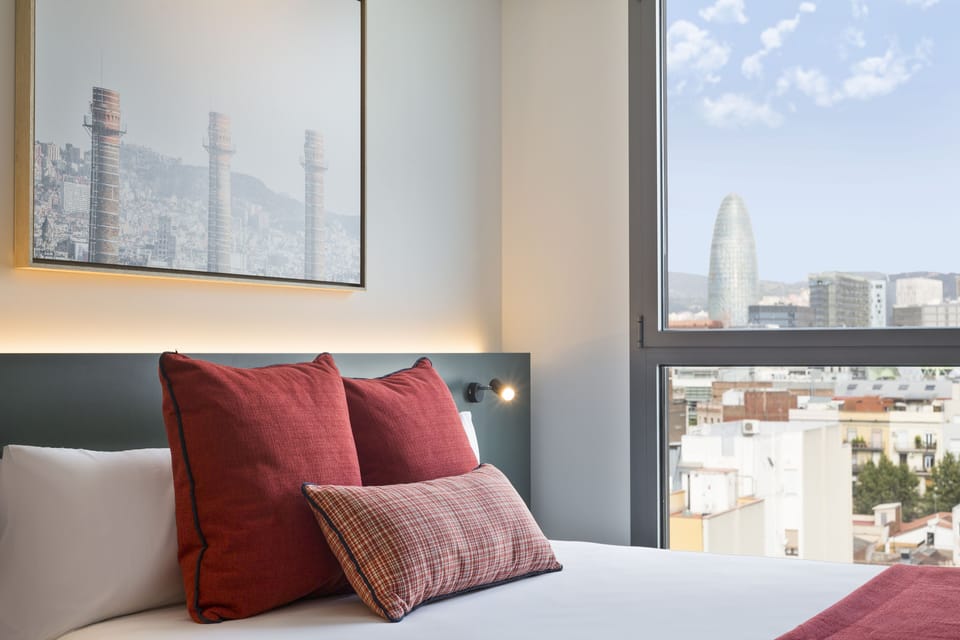 Superior Double or Twin Room | In-room safe, desk, blackout drapes, soundproofing