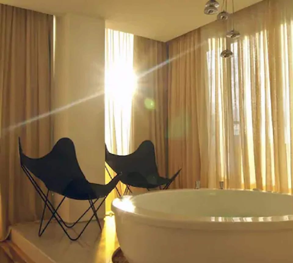 Master Suite | 1 bedroom, hypo-allergenic bedding, in-room safe, desk