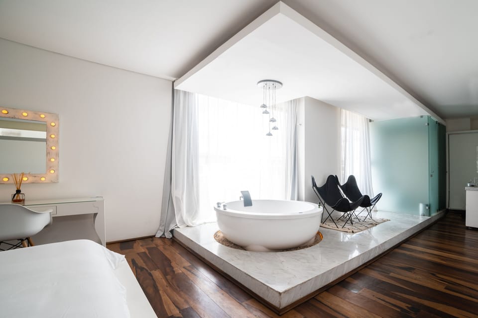 Master Suite | 1 bedroom, hypo-allergenic bedding, in-room safe, desk
