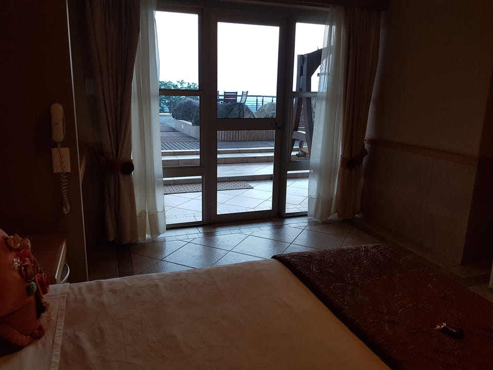 Premium bedding, WiFi (free), bed sheets