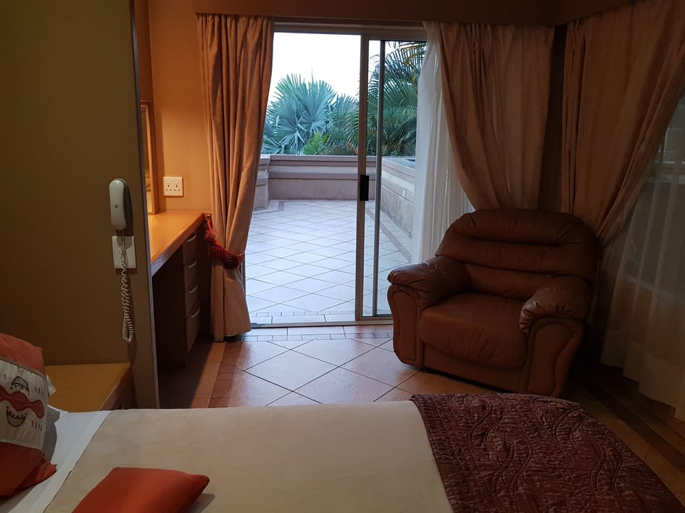 Premium bedding, WiFi (free), bed sheets