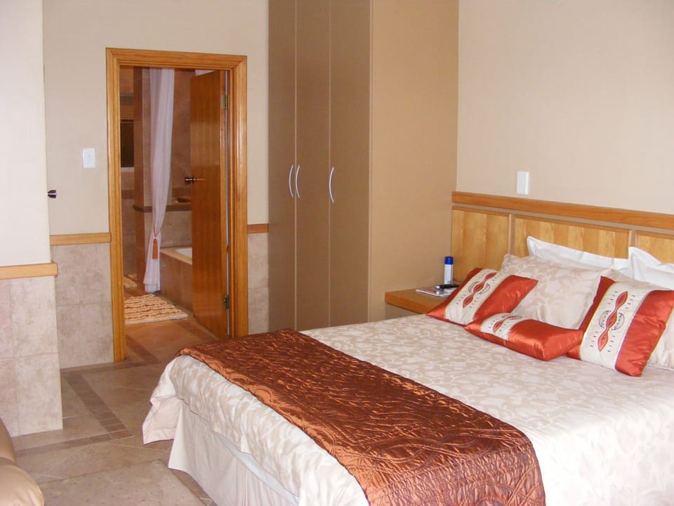 Premium bedding, WiFi (free), bed sheets