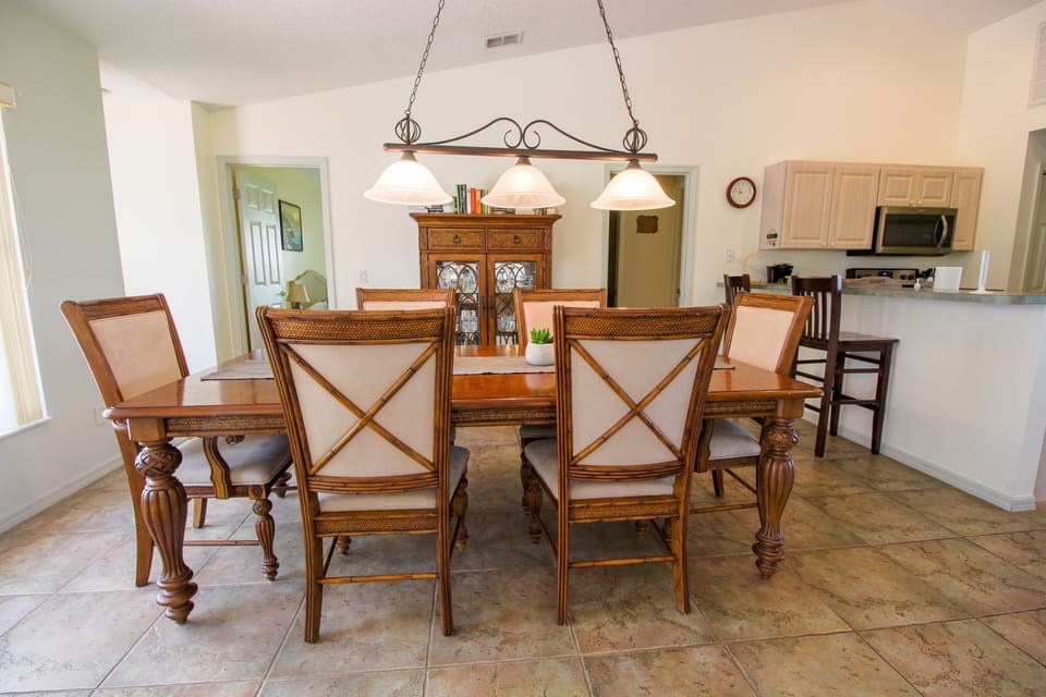 House, 4 Bedrooms | Private kitchen | Coffee/tea maker, fridge, oven, toaster