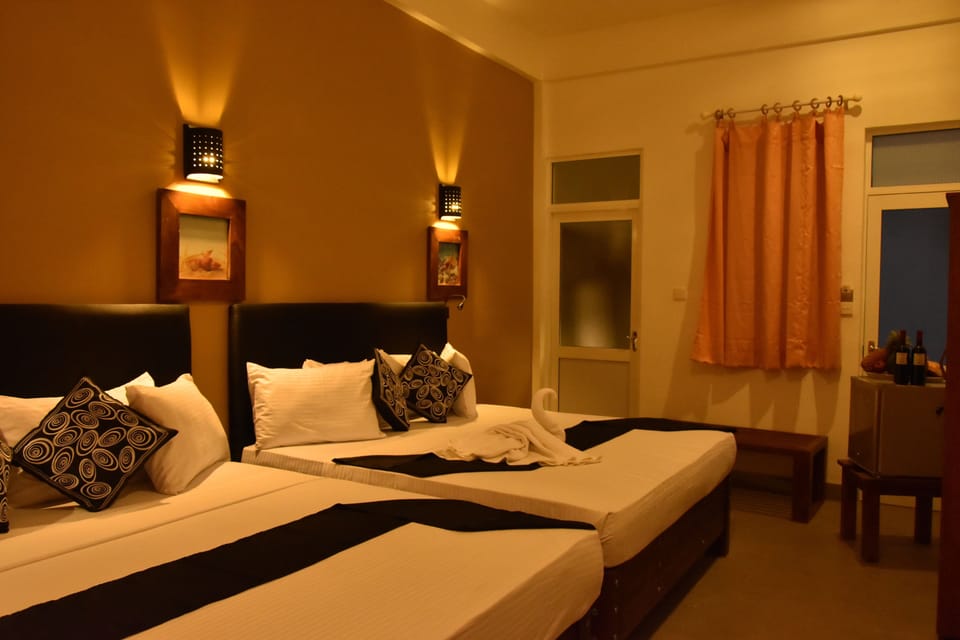 Family Quadruple Room | In-room safe, laptop workspace, soundproofing, free WiFi