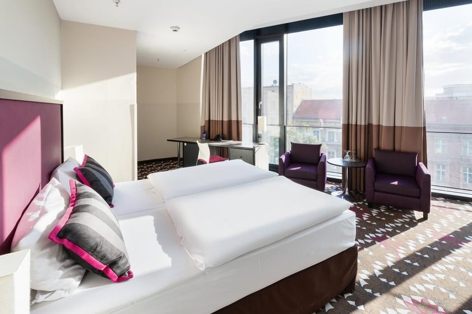 Superior Suite | Hypo-allergenic bedding available, in-room safe, desk, blackout drapes