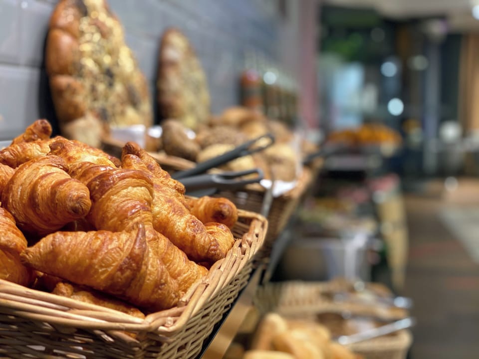 Daily buffet breakfast for a fee