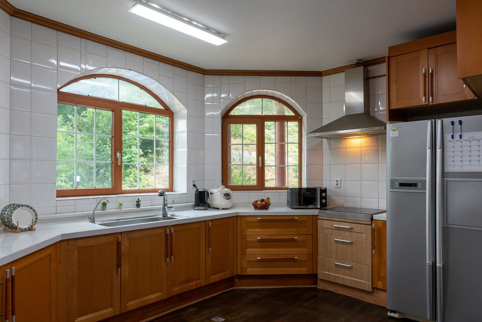 House | Shared kitchen | Shared fridge, microwave, espresso maker, coffee/tea maker