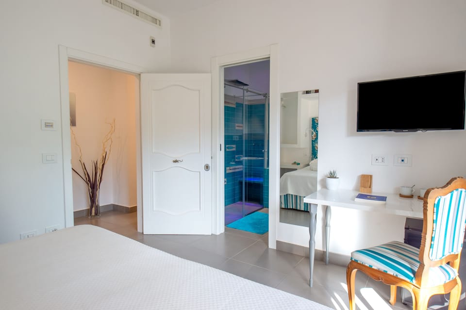 Superior Room, Balcony (102) | 1 bedroom, Egyptian cotton sheets, premium bedding, down comforters