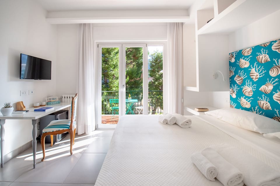 Superior Room, Balcony (102) | 1 bedroom, Egyptian cotton sheets, premium bedding, down comforters