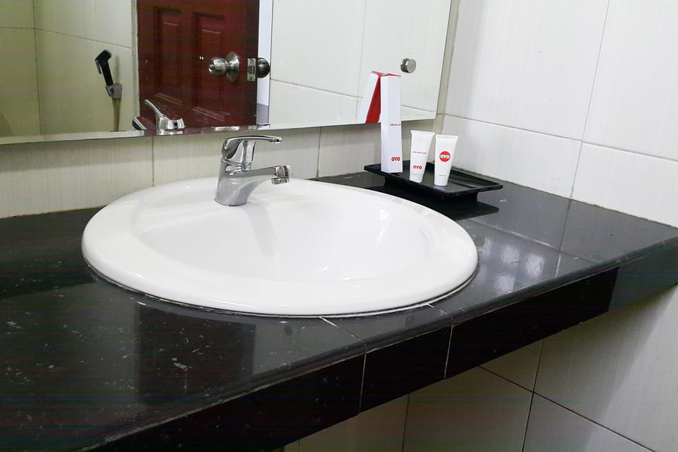 Bathroom sink