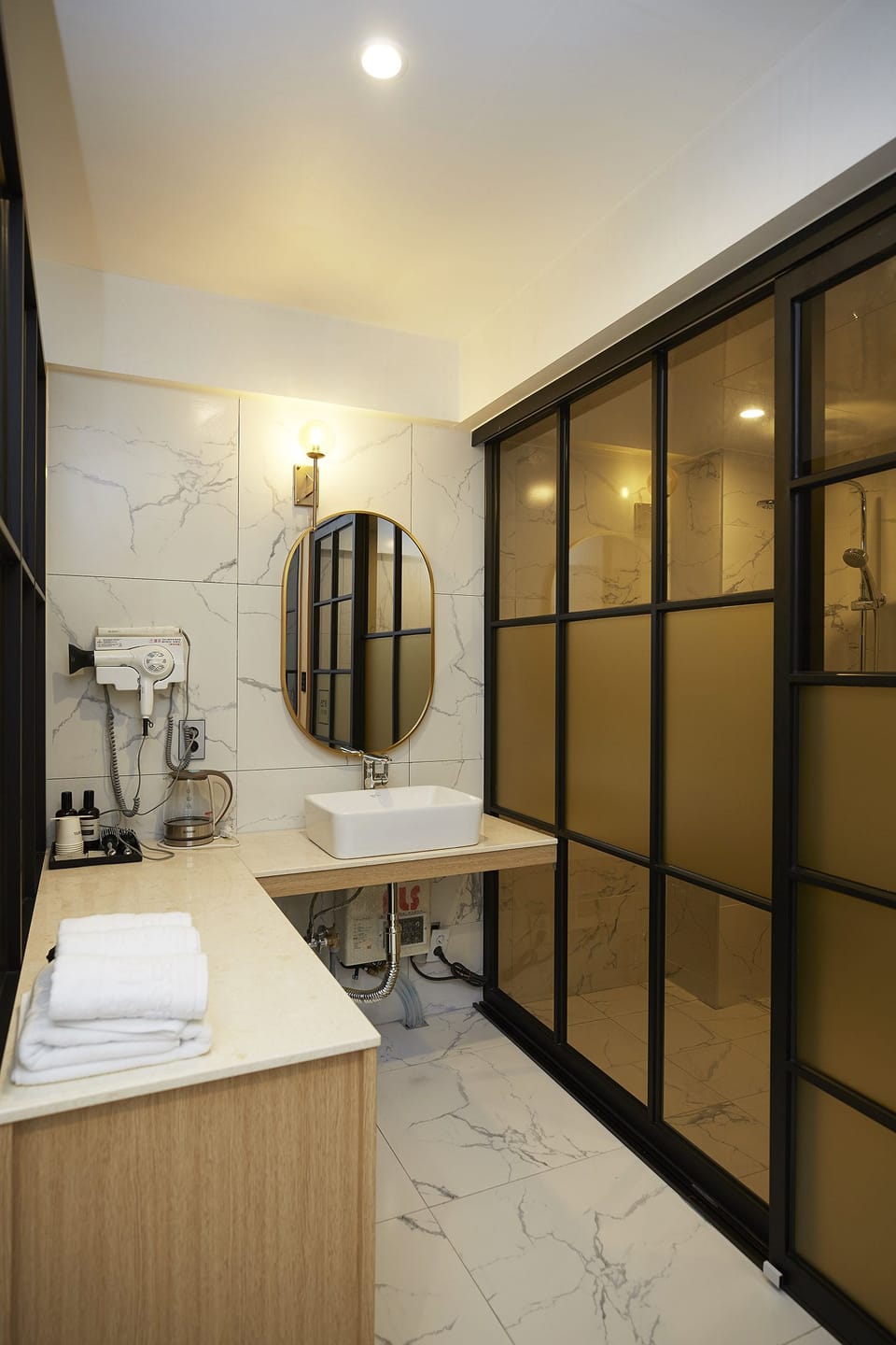 Bathroom sink